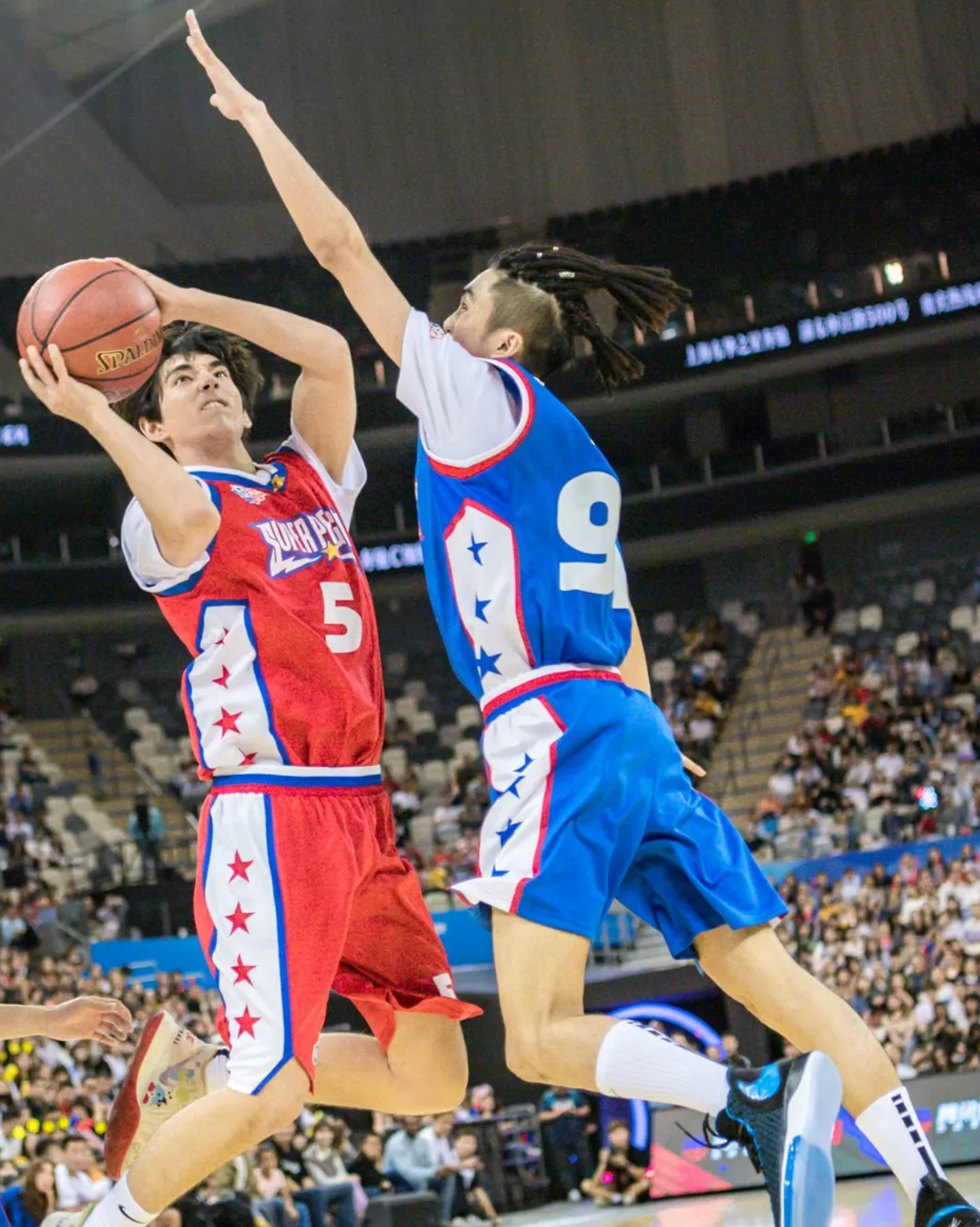 包含多国篮球队在擂台上角逐，展现出实力与风采的词条