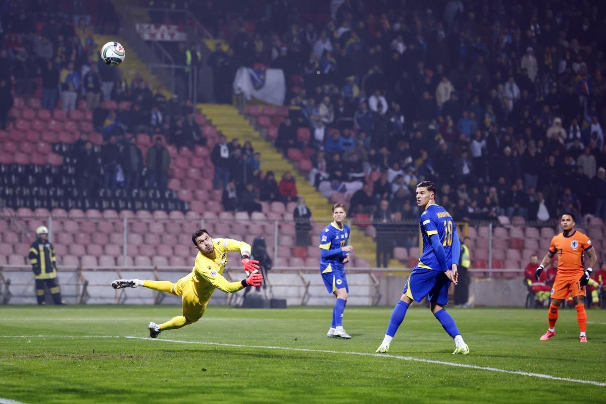 包含足球比赛结果受瞩目，成为话题焦点的词条