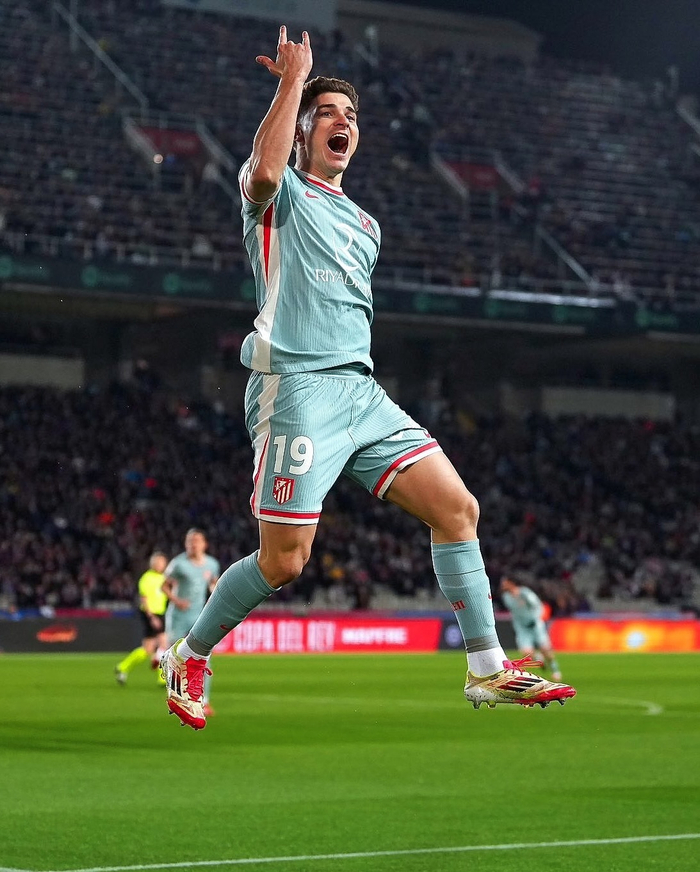 关于巴萨碾压切尔西,阿尔瓦雷斯统治全场的信息 关于巴萨碾压切尔西,阿尔瓦雷斯统治全场的信息