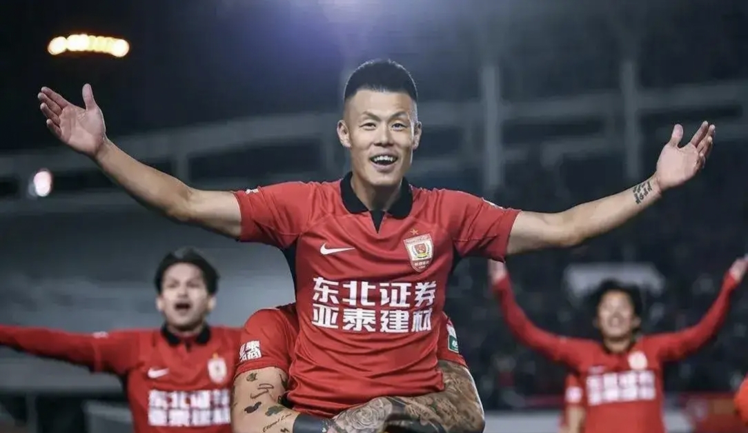 爱游戏官方-关于吉林长春亚泰队员展现出色技术，获得胜利的信息