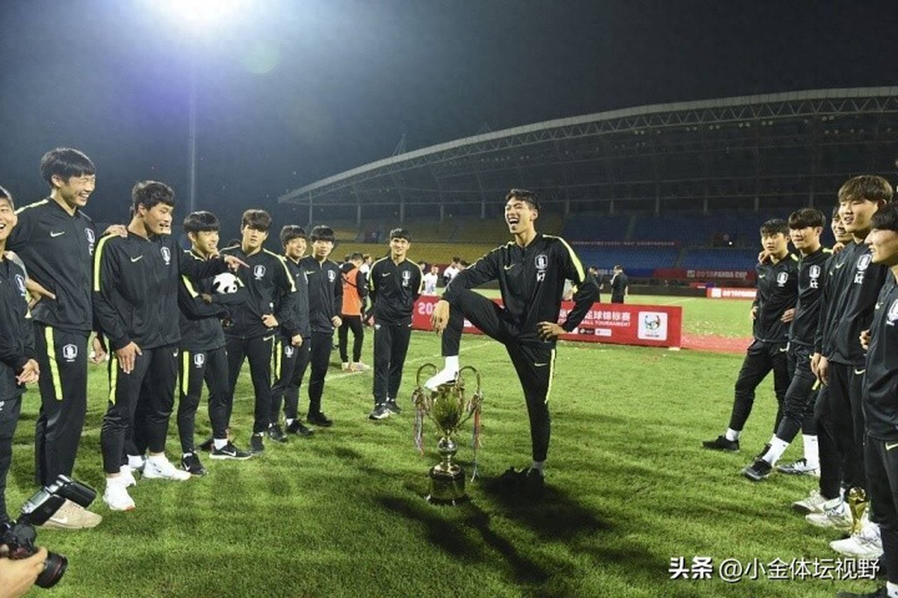 关于国内职业足球赛事争夺激烈客场取胜成主旋律的信息 关于国内职业足球赛事争夺激烈客场取胜成主旋律的信息